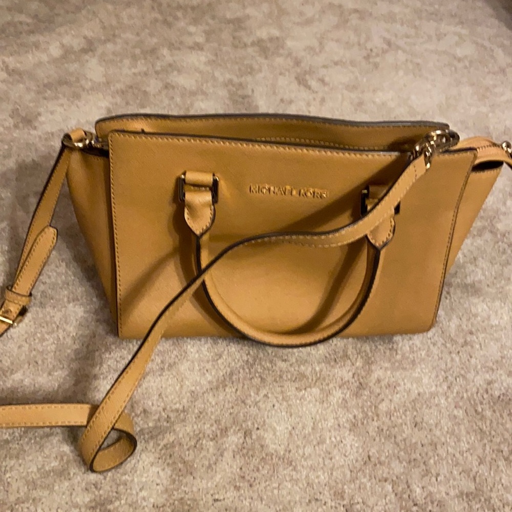 Great shape Michael Kors tan crossbody